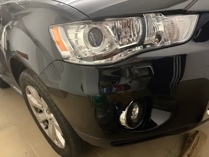Mitsubishi Outlander 2011 photo 2