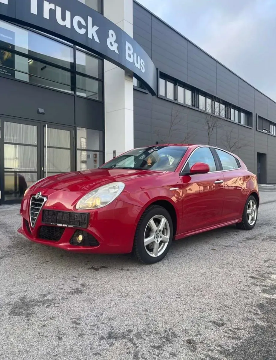 Alfa Romeo Giulietta 2011 photo 3