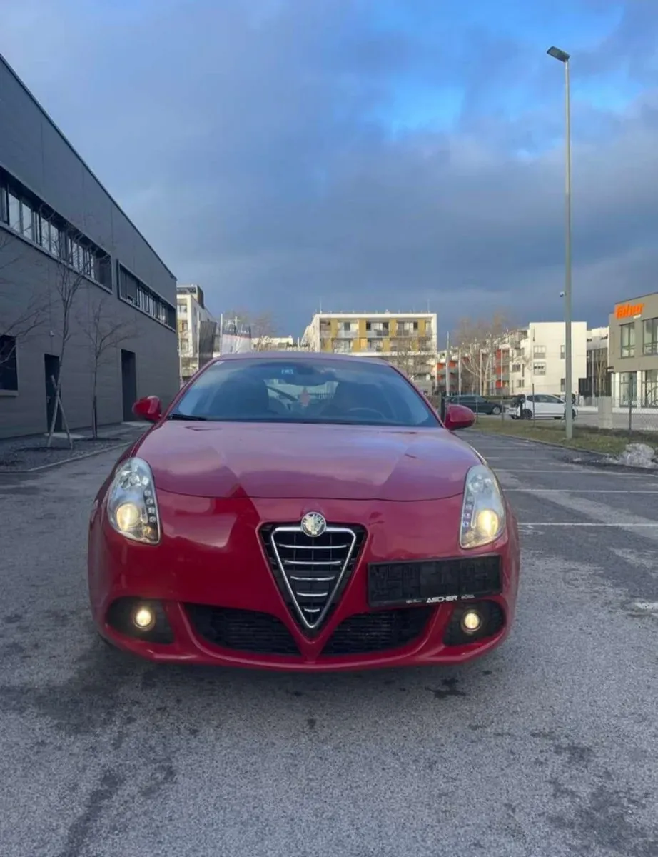 Alfa Romeo Giulietta 2011 photo 2