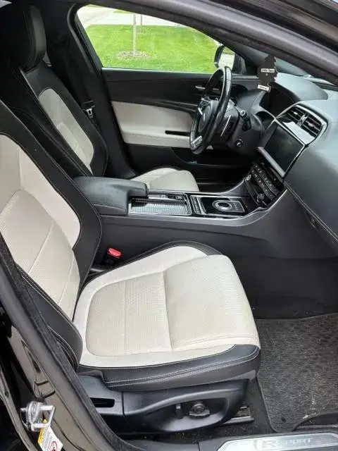 Jaguar Xe 2018 photo 4