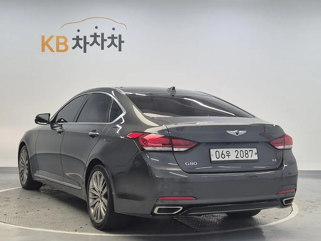 Genesis G80 2018 photo 2