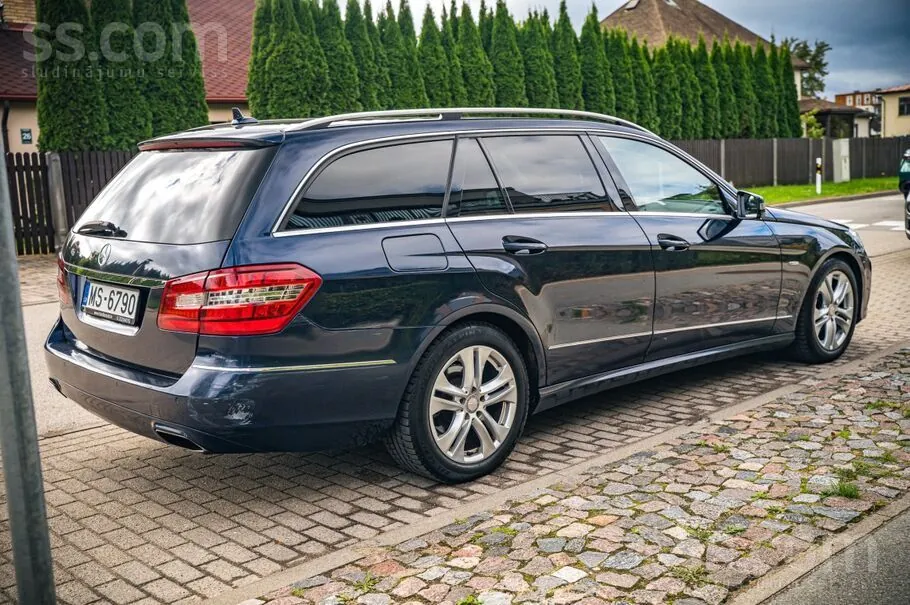 Mercedes-Benz E200 2012 photo 4