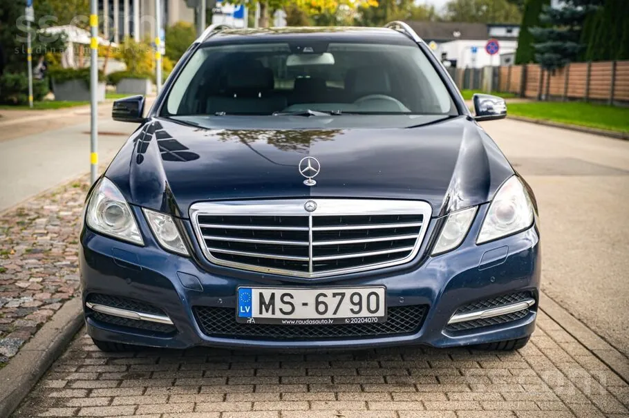 Mercedes-Benz E200 2012 photo 2