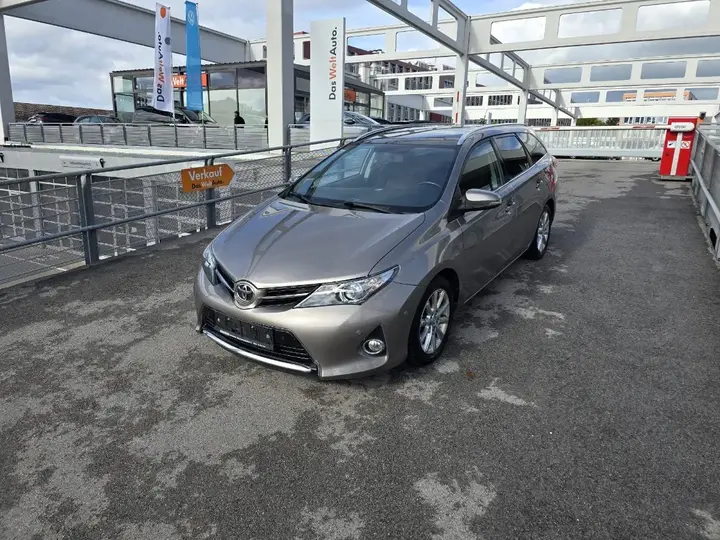 Toyota Auris 2014 photo 3