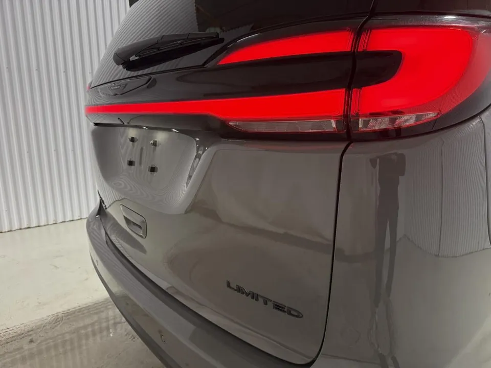 Chrysler Pacifica 2025 photo 5