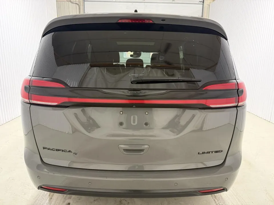 Chrysler Pacifica 2025 photo 3