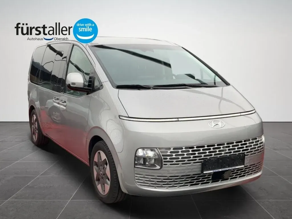 Hyundai Staria 2022 photo 2