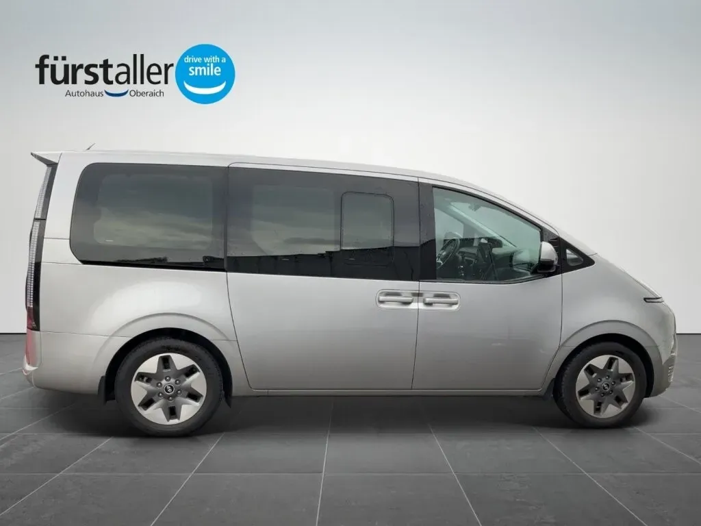 Hyundai Staria 2022 photo 3