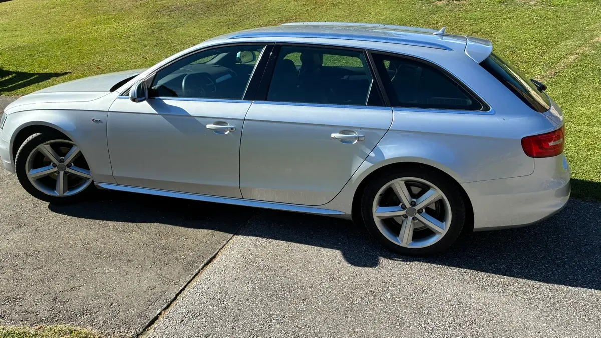 Audi A4 Avant 2014 photo 2