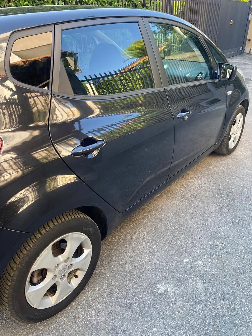 Kia Venga 2012 photo 4