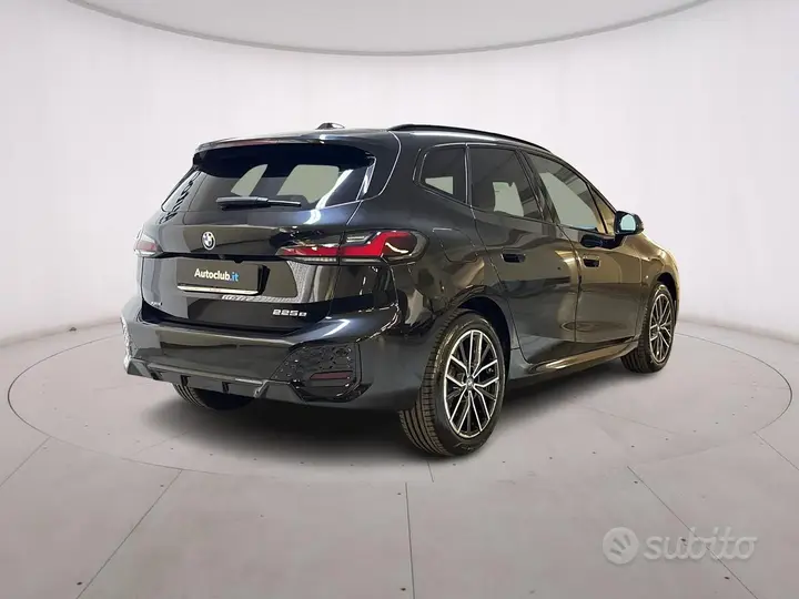 BMW 2 Series photo 2