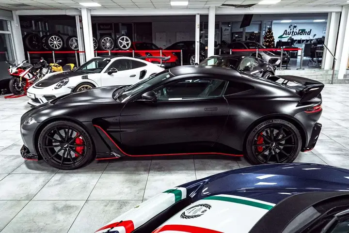 Aston Martin Vantage 2022 photo 4