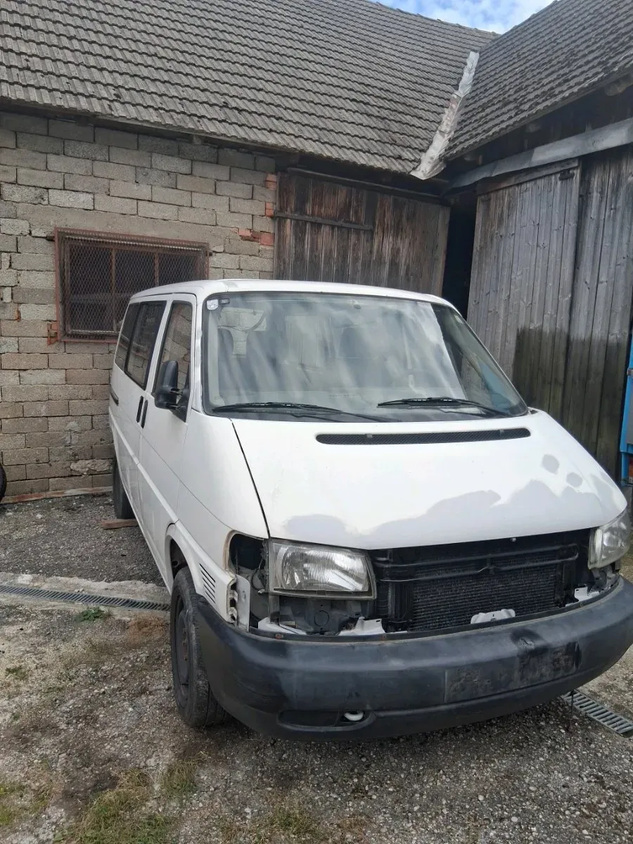 Volkswagen T4 1996 photo 2