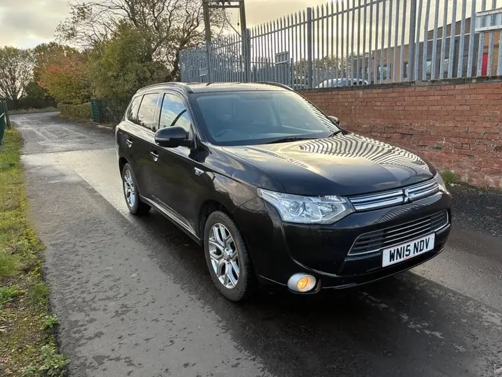 Mitsubishi Outlander 2015 photo 2