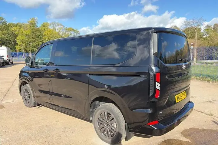 Ford Tourneo Custom 2026 photo 2