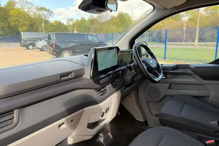 Ford Tourneo Custom 2026 photo 3