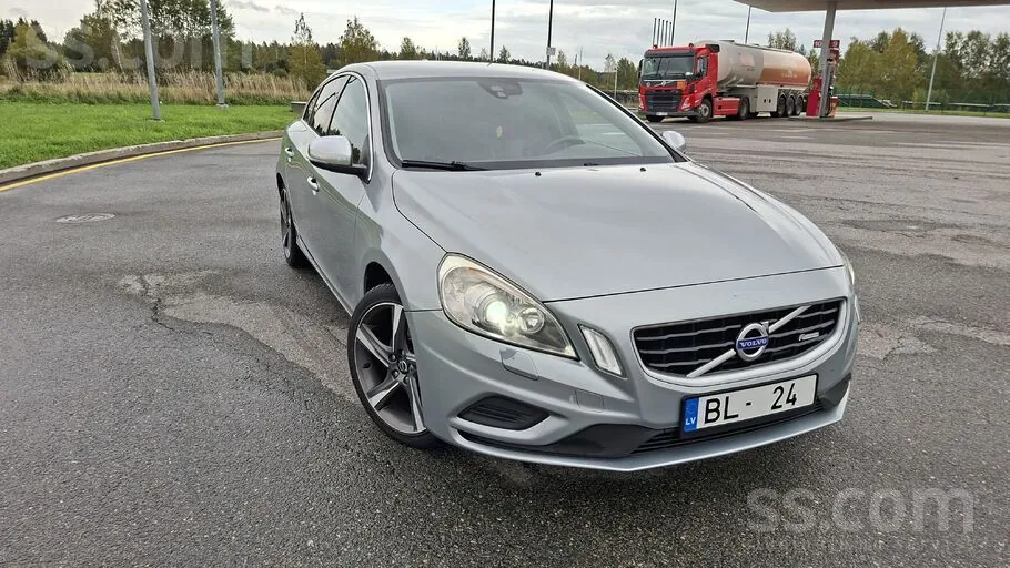 Volvo S60 2011 photo 2