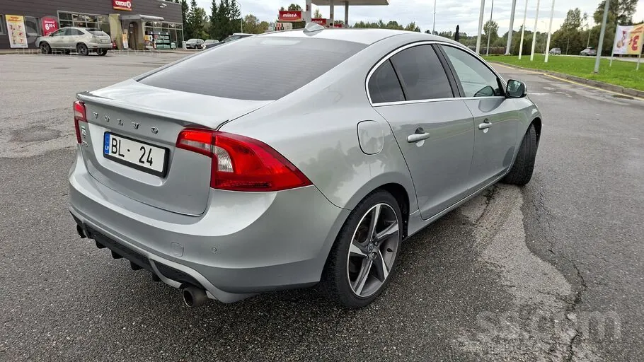 Volvo S60 2011 photo 4