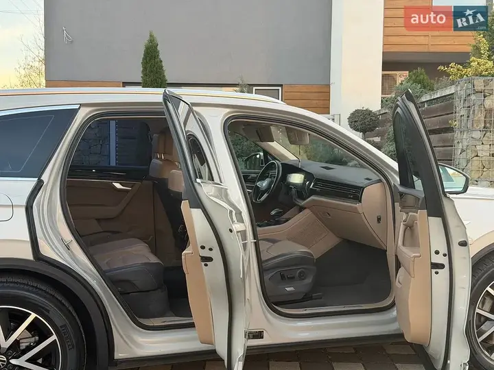 Volkswagen Touareg 2020 photo 2