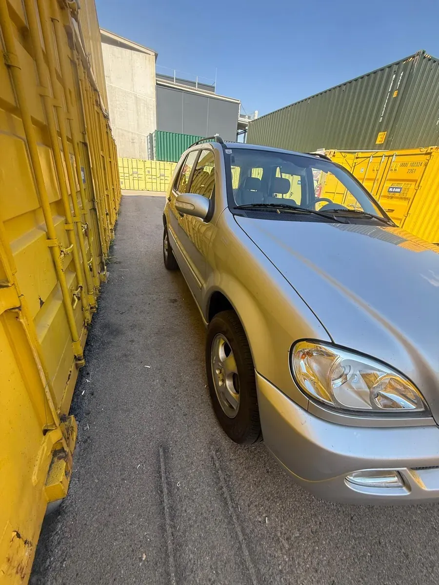 Mercedes-Benz M-Class 2002 photo 2