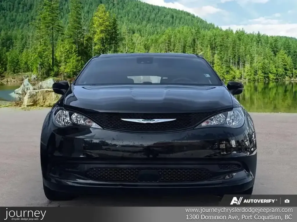 Chrysler Grand Caravan 2025 photo 2