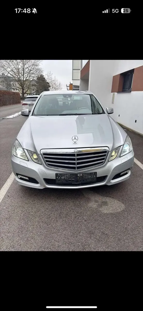 Mercedes-Benz E-Class 2011 photo 2