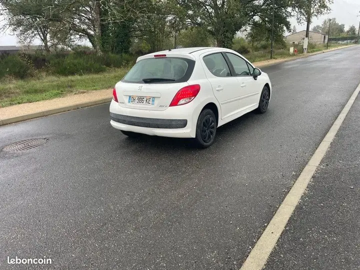 Peugeot 207 2014 photo 2