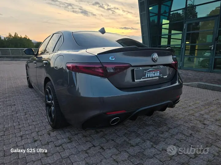 Alfa Romeo Giulia 2017 photo 2