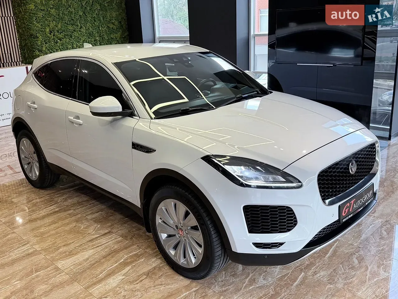 Jaguar E-Pace 2017 photo 3