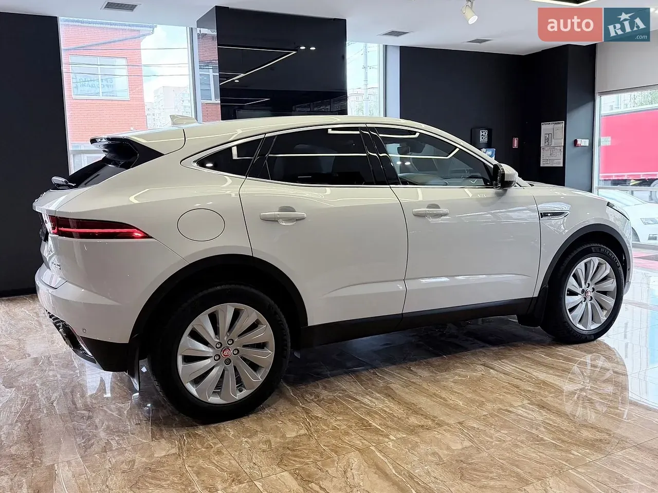 Jaguar E-Pace 2017 photo 5