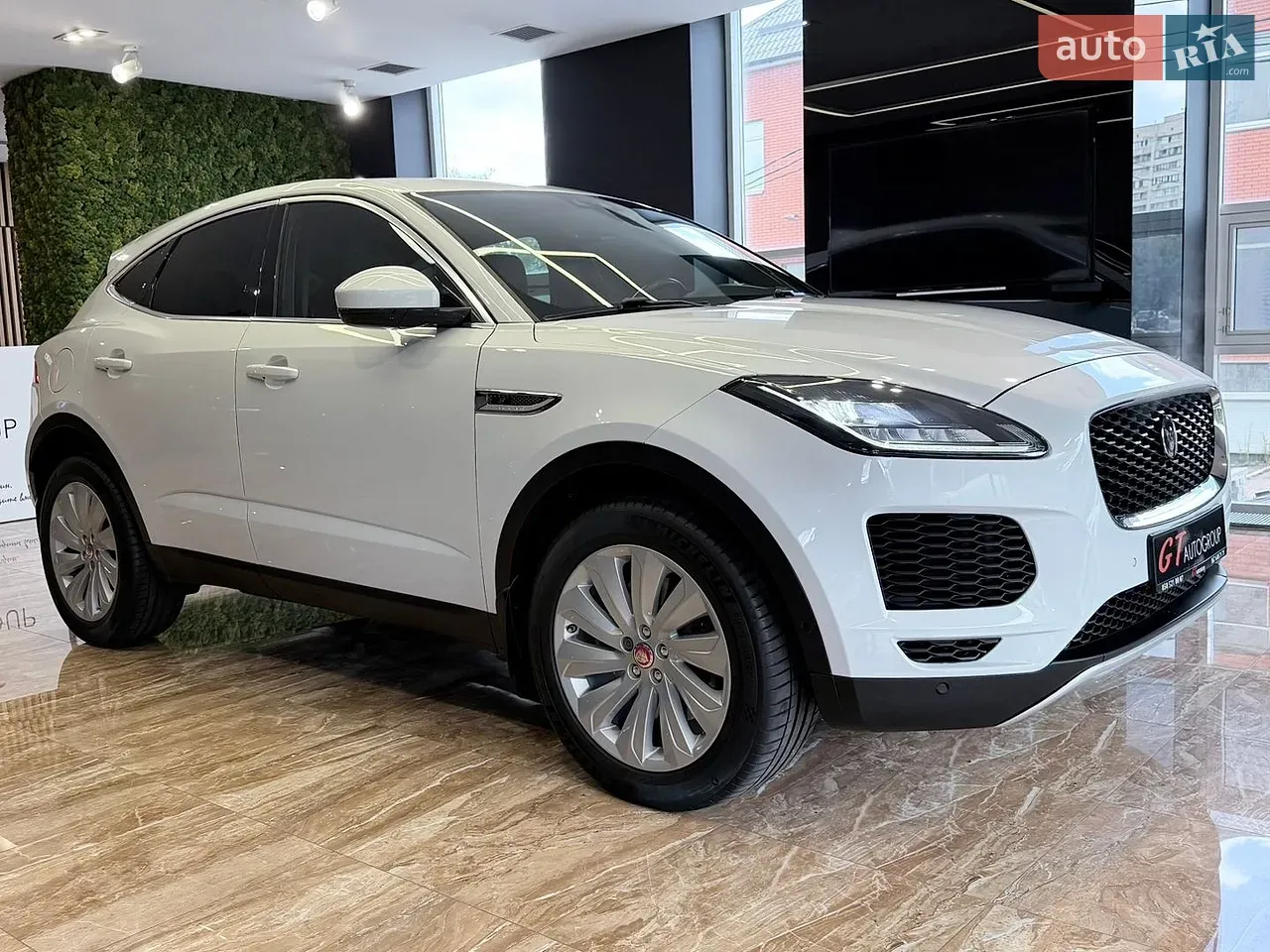 Jaguar E-Pace 2017 photo 4