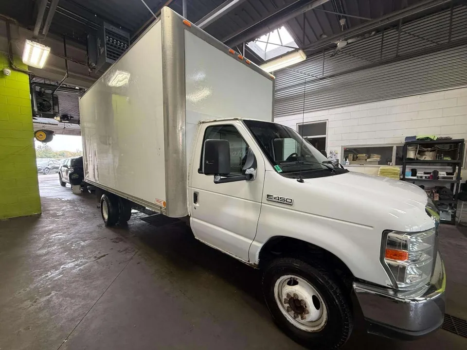 Ford Econoline 2016 photo 3