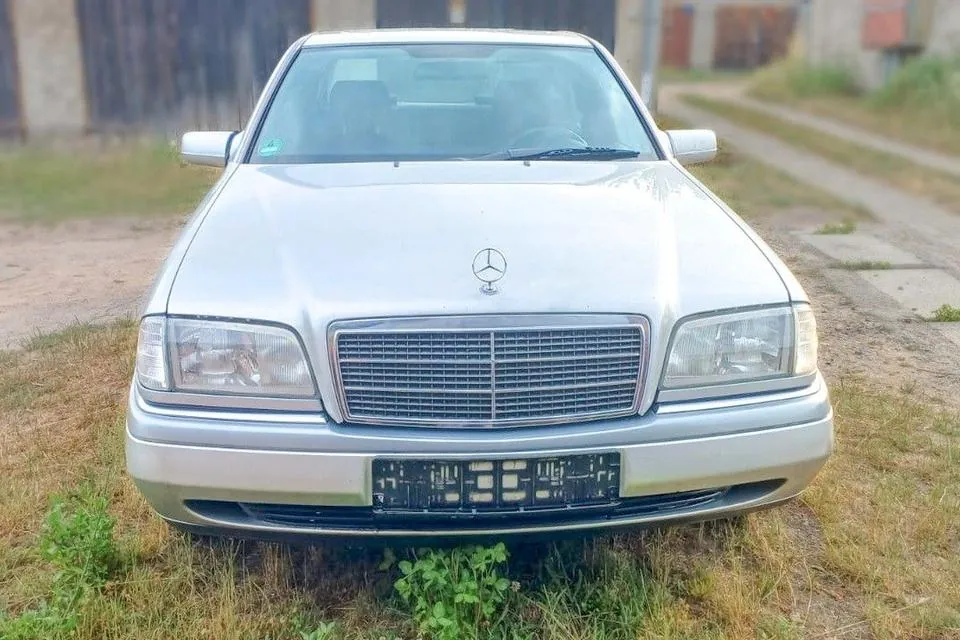 Mercedes-Benz 220