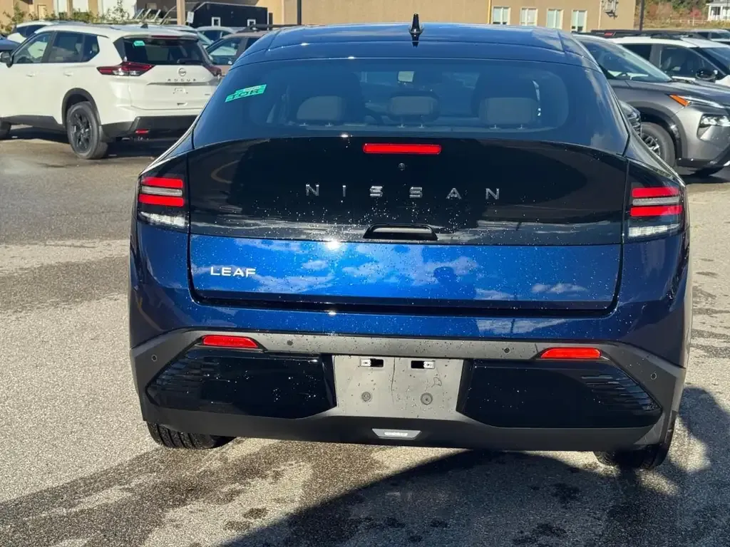 Nissan Leaf 2027 photo 5