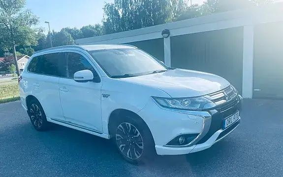 Mitsubishi Outlander 2018 photo 2