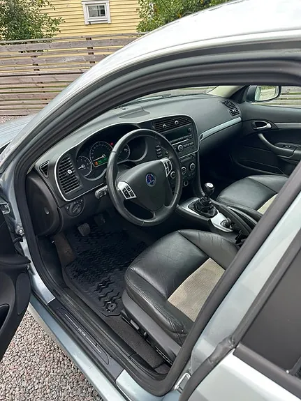 Saab 9-3 2010 photo 5