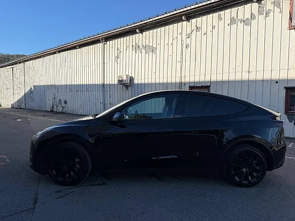 Tesla Model Y 2023 photo 5