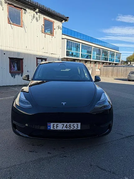 Tesla Model Y 2023 photo 3