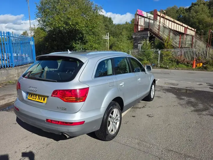 Audi Q7 2010 photo 5