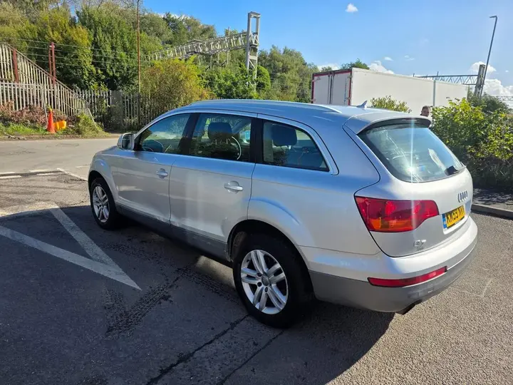 Audi Q7 2010 photo 4