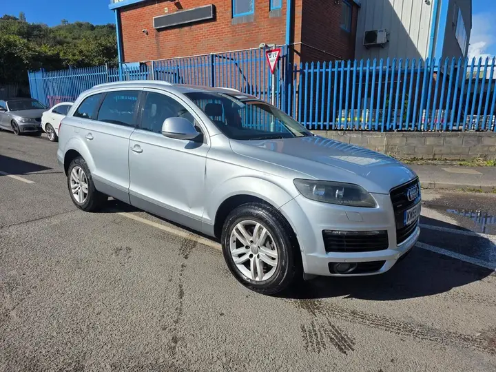 Audi Q7 2010 photo 2