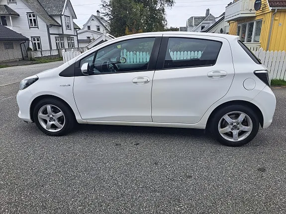 Toyota Yaris 2013 photo 4