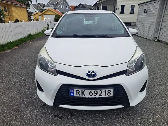 Toyota Yaris 2013 photo 2
