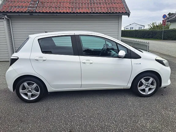 Toyota Yaris 2013 photo 5