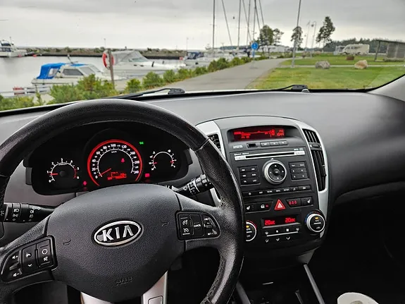 Kia Ceed 2012 photo 4