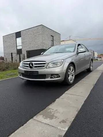 Mercedes-Benz C200