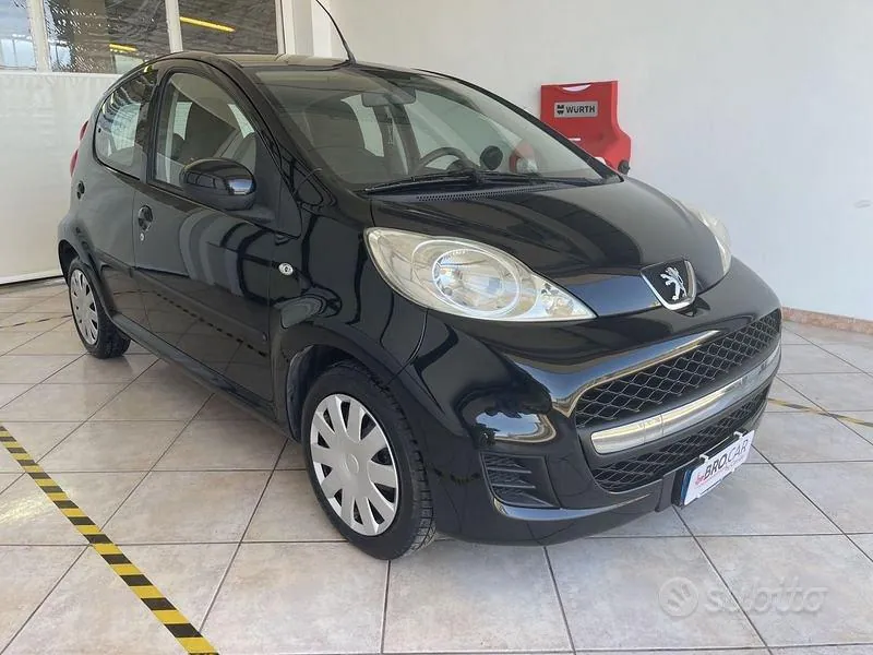 Peugeot 107 2011 photo 2