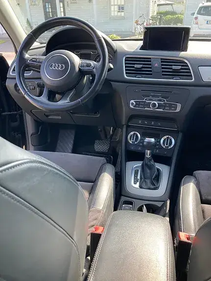 Audi Q3 2012 photo 2