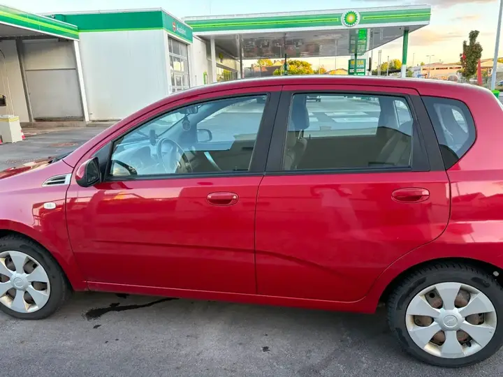Chevrolet Aveo 2010 photo 2
