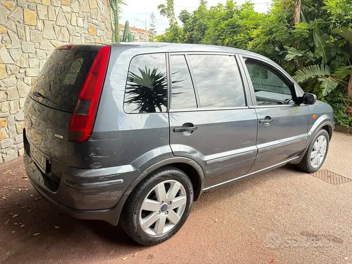 Ford Fusion 2004 photo 5